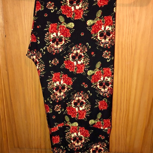 LuLaRoe Pants - ❌SOLD❌ NWT LLR Sugar Skulls Printed Black Leggings